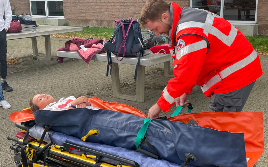 Deutsches Rotes Kreuz besucht Schulsanitätsdienst